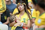 前方图：巴西女球迷看台大胆喂奶 爆乳美女惊艳-2014世界杯图片库-大视野-搜狐