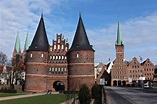 Das Holstentor - das "schiefe" Wahrzeichen von der Hansestadt Lübeck ...