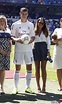 Gareth Bale con su mujer Emma Rhys Jones en su presentación como ...