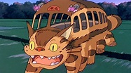 Transforman un coche en el gatobús de Mi vecino Totoro (Studio Ghibli)
