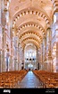 Intérieur de la basilique Sainte-Marie-Madeleine de Vézelay Photo Stock ...