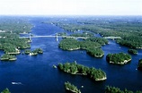 1000 ISLANDS & THE ST. LAWRENCE SEAWAY The islands straddle the Canada ...