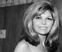 Nancy Sinatra Biography - Facts, Childhood, Family Life & Achievements