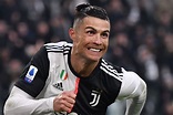 Com 3 gols de Cristiano Ronaldo, Juventus goleia e lidera; Ibra estreia ...