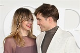 Caras | Suki Waterhouse e Robert Pattinson surgem apaixonados na ...