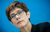 Nach von der Leyens Rücktritt: Kramp-Karrenbauer wird neue ...