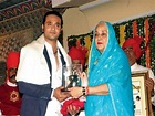Jaipur actor Ashish Sharma awarded by Padmini Devi - Times of India