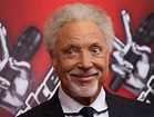 Com 50 anos de carreira, cantor britânico Tom Jones vem pela primeira ...