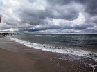 Strand Warnemünde (Ostsee) bei Regen Foto & Bild | landschaft, meer ...