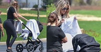 Khloe Kardashian photographiée avec son bébé True dans un parc de ...