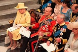 Isabel II celebra los 50 años de la investidura de su hijo Carlos como ...