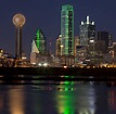 Dallas Céntrica, Tejas En La Noche Con El Río Trinity Imagen de archivo ...