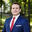 Dominik Tarczyński po wyborze na posła na Sejm traci "zamrożony" mandat ...