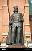 Estatua de Boleslao I Chrobry primer rey de Polonia en frente del ...