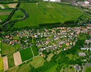 Heringen (Werra) aus der Vogelperspektive: Dorfkern am Feldrand in ...