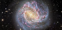 Este vídeo muestra la galaxia Messier 83, que está a 15 millones de ...