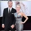 Naomi Watts pede opinião do marido para escolher vestido: "Ele é ...