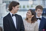 Nicolás de Dinamarca y Alexandra Manley mirándose con cariño en su 18 ...