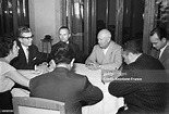 Nikita Khrouchtchev et Sophoklis Venizélos, ainsi que les... News Photo ...