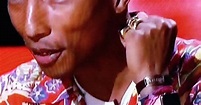 Pharrell Williams surge em programa de Tv com Apple Watch - 4gnews