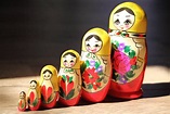 La metáfora de las muñecas rusas y el sentido del yo - La Mente es ...