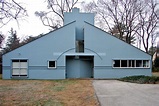 15 Iconic Buildings of Robert Venturi Every Architect Should Visit