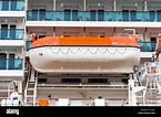 Orange Rettungsboot auf einem Kreuzfahrtschiff Stockfotografie - Alamy