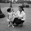 Gene Tierney paseando con su hija | Donne vintage, Uomini, Donne