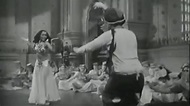 Cantinflas bailando cumbia sampuezana - YouTube