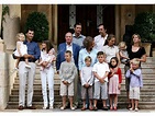 foto oficial de verano de la familia real al completo en el palacio de ...