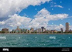 El lago Erie y el perfil de la ciudad de Búfalo, Nueva York, Estados ...