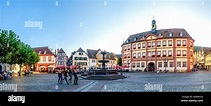 Markt, Rathaus und Kirche, Edenkoben, Deutschland Stockfotografie - Alamy