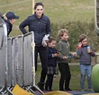 Kate Middleton e os filhos fazem rara aparição em dia de descanso! Veja: