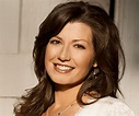 Amy Grant Biography - Childhood, Life Achievements & Timeline