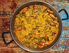 Paella valenciana de pollo y conejo - Tono Food Photo
