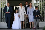 Los Reyes, la Infanta Elena y Jaime de Marichalar y sus hijos en la ...