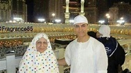 Film Star Aamir Khan in Hajj Along With His Mother Zeenat Hussain ...