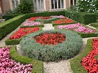 England. Hampton Court? Photo by Iturri Sosa. | Parterre garden, Front ...