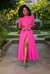 Vestido pink: confira opções para comprar e +30 looks para se inspirar
