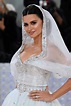 Penélope Cruz se viste de novia en la Gala MET con un espectacular e ...