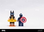 Lego Batman de vacaciones con el capitán América aislado sobre fondo ...