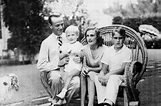 Fred Astaire, Fred Junior, Phyllis, and Peter in 1939. GORGEOUS FAMILY ...