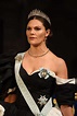 Princesa Victoria da Suécia brilha com vestido dramático nos Nobel ...