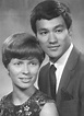 Bruce with his wife Linda | Bruce lee pictures, Bruce lee, Bruce lee family