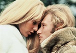 Couple de légende : Sylvie Vartan et Johnny Hallyday, les chanteurs - Elle