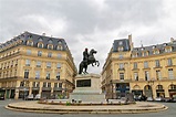 File:Place des Victoires, Paris 20 August 2015.jpg - Wikimedia Commons