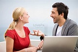 Dos Personas Hablando Foto | Descarga Gratuita HD Imagen de Foto - Lovepik