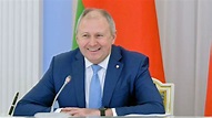Premier Białorusi Siarhiej Rumas szlifuje język białoruski. Pomaga mu ...