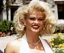 Anna Nicole Smith Biography - Childhood, Life Achievements & Timeline