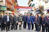 駐美大使秦剛伉儷訪華埠 中華總會館領導熱烈歡迎 | 星島日報